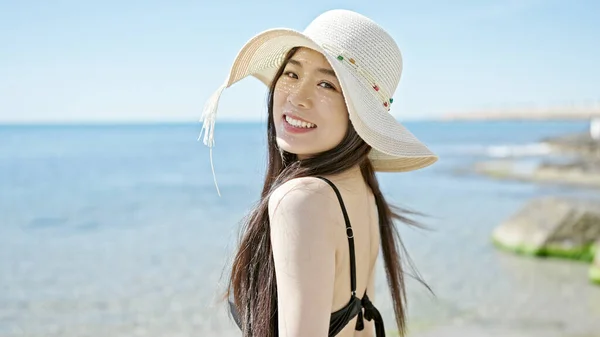 Young Chinese Woman Tourist Smiling Confident Wearing Swimsuit Summer Hat — Stock Photo, Image