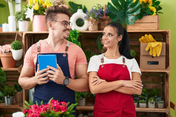 Man Woman Florists Using Touchpad Standing Arms Crossed Gesture Flower — Stock Photo, Image
