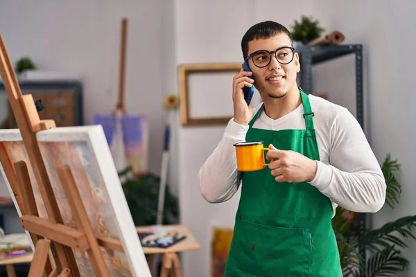 Young Man Artist Talking Smartphone Drinking Coffee Art Studio — Zdjęcie stockowe