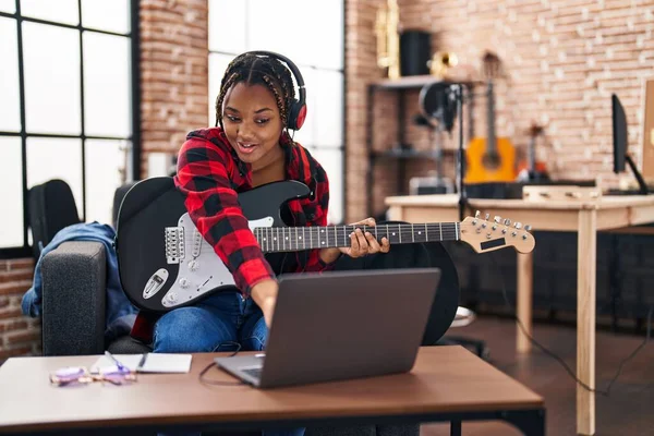 African American Woman Musician Having Online Electrical Guitar Lesson Music — Foto de Stock