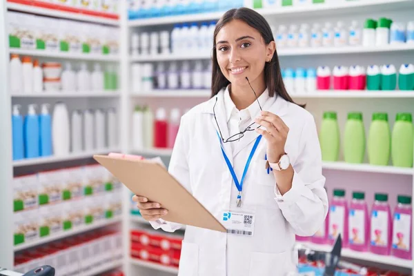 Young Beautiful Hispanic Woman Pharmacist Smiling Confident Holding Clipboard Glasses — 图库照片