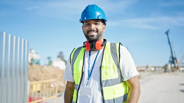 Africano Americano Homem Construtor Sorrindo Confiante Rua — Fotografia de Stock
