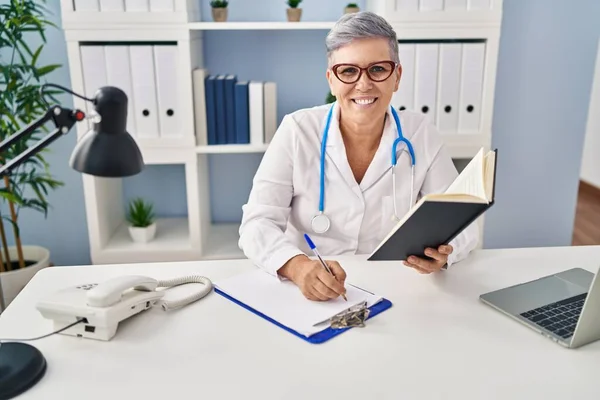 Middle Age Woman Wearing Doctor Uniform Writing Clipboard Clinic — Stock Photo, Image