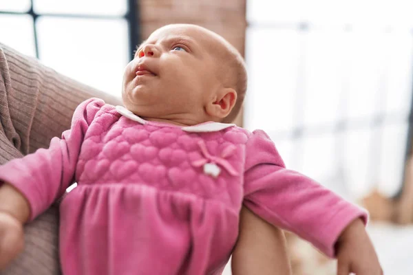 Adorable Hispanic Baby Lying Arms Mother Home — Stock Photo, Image