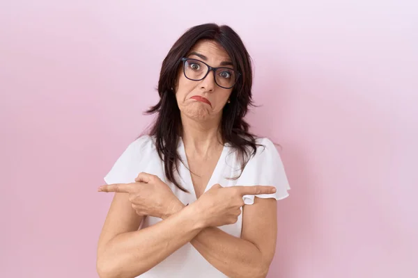 Middle Age Hispanic Woman Wearing Casual White Shirt Glasses Pointing — Stock Photo, Image