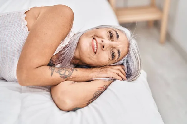 Middle Age Grey Haired Woman Smiling Confident Lying Bed Bedroom — Fotografia de Stock