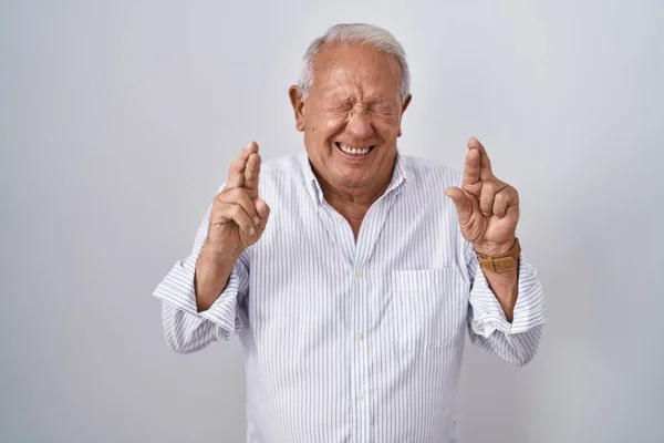 Senior Man Grey Hair Standing Isolated Background Gesturing Finger Crossed — Photo