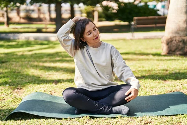 Middle Age Woman Smiling Confident Stretching Head Park — Stock Fotó
