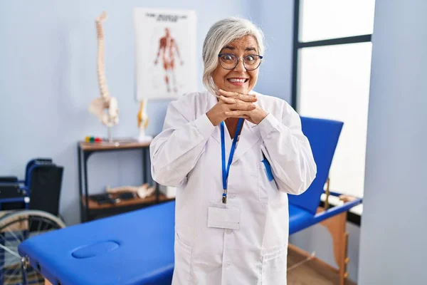 Middle Age Woman Grey Hair Working Pain Recovery Clinic Laughing — Stock Photo, Image