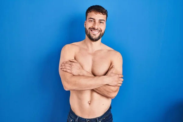 Hombre Hispano Guapo Pie Sin Camisa Cara Feliz Sonriendo Con —  Fotos de Stock