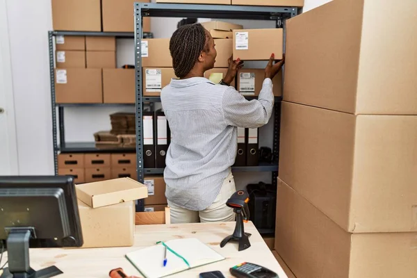 African American Woman Ecommerce Business Worker Holding Package Shelving Office — Stock Photo, Image