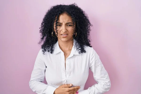 Hispanic Woman Curly Hair Standing Pink Background Hand Stomach Because — Foto de Stock