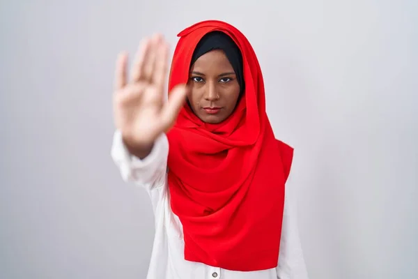 Jeune Femme Arabe Portant Écharpe Traditionnelle Islamique Hijab Faire Arrêter — Photo