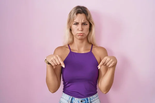 Young Blonde Woman Standing Pink Background Pointing Looking Sad Upset — Stockfoto