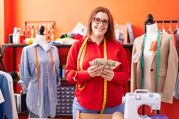 Young Beautiful Size Woman Tailor Smiling Confident Holding Dollars Atelier — Fotografia de Stock