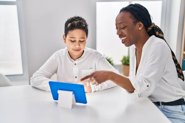 African American Mother Son Watching Video Touchpad Home — Stockfoto