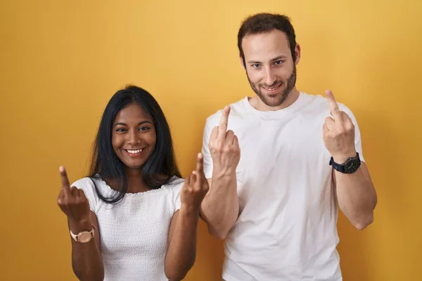 Interracial Couple Standing Yellow Background Showing Middle Finger Doing Fuck — Stockfoto