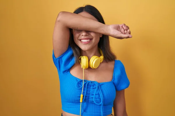 Hispanic Young Woman Standing Yellow Background Covering Eyes Arm Smiling — Stock Photo, Image