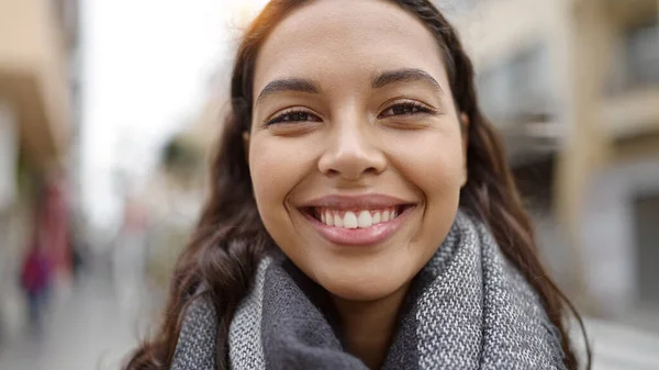 Young Beautiful Hispanic Woman Smiling Confident Street — ストック写真
