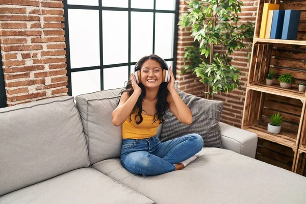 Young Chinese Woman Listening Music Sitting Sofa Home — Fotografia de Stock