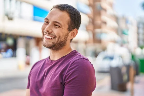 Young Man Smiling Confident Looking Side Street — Φωτογραφία Αρχείου