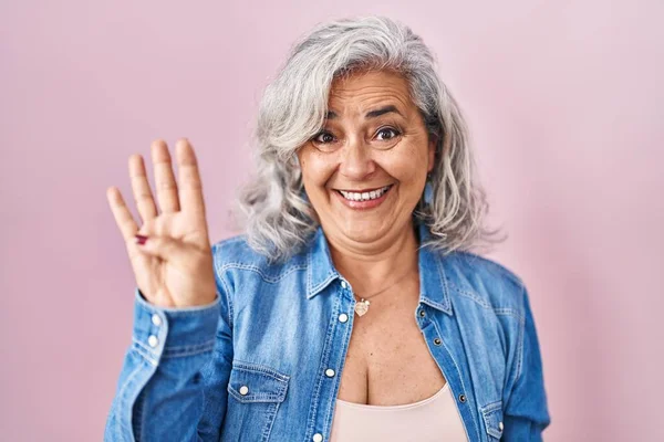 Middle Age Woman Grey Hair Standing Pink Background Showing Pointing —  Fotos de Stock
