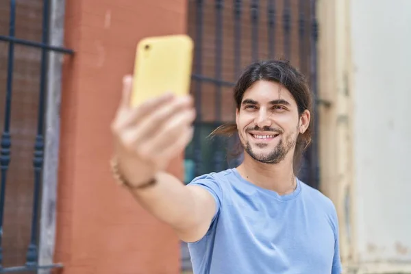 Young Hispanic Man Smiling Confident Making Selfie Smartphone Street — ストック写真