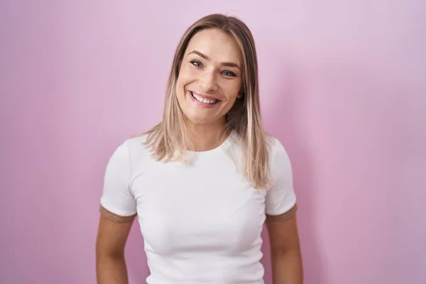 Blonde Caucasian Woman Standing Pink Background Happy Cool Smile Face — Stok fotoğraf