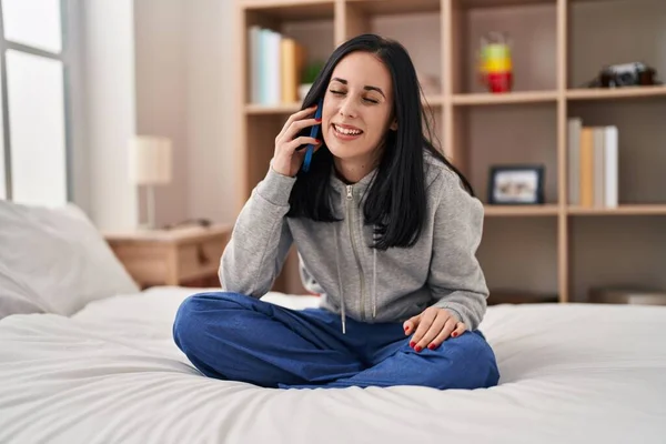 Young Caucasian Woman Talking Smartphone Sitting Bed Bedroom — Stockfoto