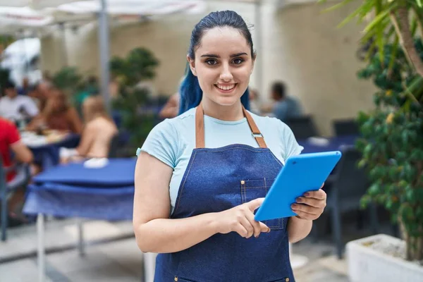 Young Caucasian Woman Waitress Smiling Confident Using Touchpad Coffee Shop — Φωτογραφία Αρχείου
