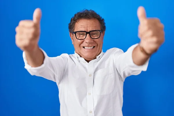 Middle Age Hispanic Man Standing Blue Background Approving Doing Positive — Stock Photo, Image