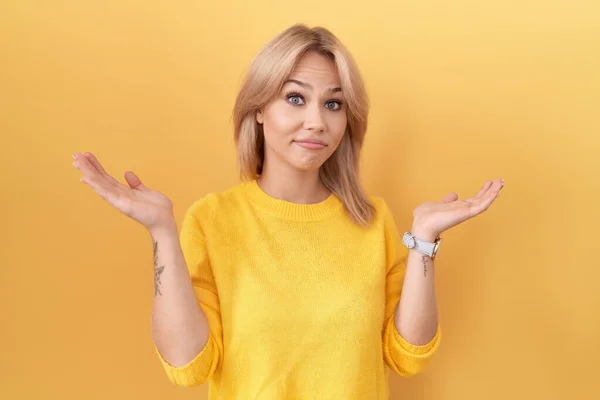 Young Caucasian Woman Wearing Yellow Sweater Clueless Confused Expression Arms — Stock Photo, Image