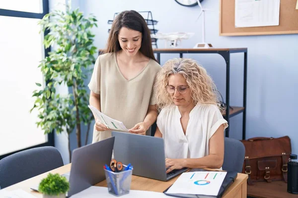 Two Women Business Workers Using Laptop Reading Document Office — Fotografia de Stock