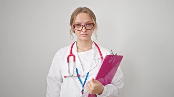 Jeune Femme Blonde Médecin Tenant Cancer Sein Conscience Ruban Rose — Video