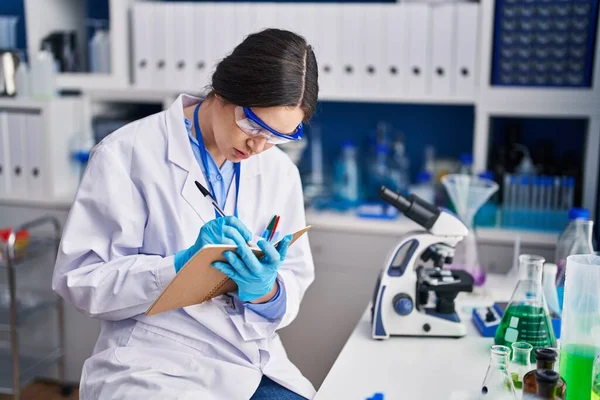 Young Woman Scientist Writing Notebook Laboratory — Stock Photo, Image