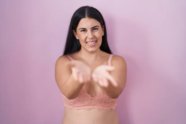 Young Hispanic Woman Wearing Pink Bra Smiling Hands Palms Together — Stock Photo, Image