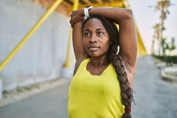 African American Woman Wearing Sportswear Stretching Arm Street — Stock Photo, Image
