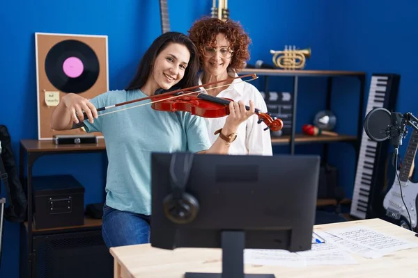 Two Women Having Violin Lesson Music Studio — Stock Photo, Image