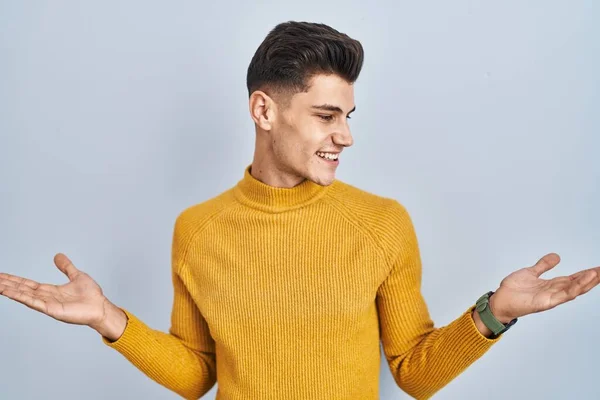 Young Hispanic Man Standing Blue Background Smiling Showing Both Hands — Stok fotoğraf