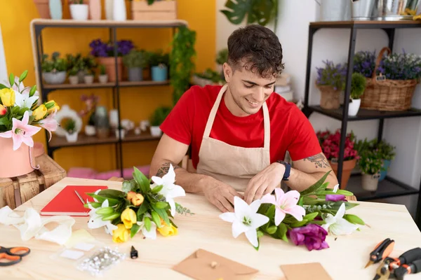 Young Hispanic Man Florist Make Bouquet Flowers Flower Shop — Stock Photo, Image