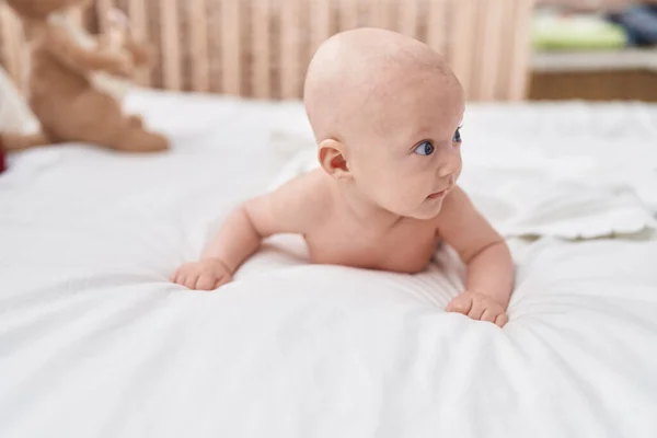 Adorable Caucasian Baby Lying Bed Bedroom — Stockfoto