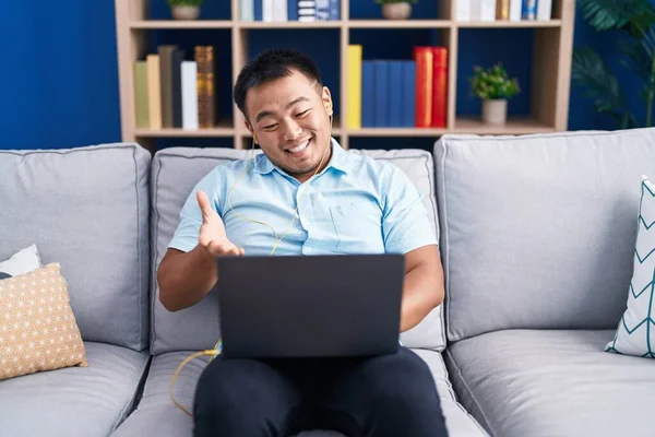 Chinese Young Man Using Computer Laptop Sitting Sofa Celebrating Achievement — Stock Photo, Image