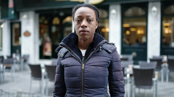 African American Woman Standing Serious Expression Coffee Shop Terrace — Photo