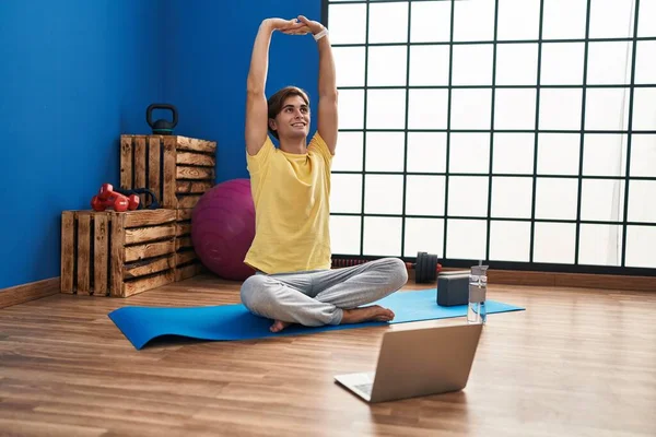 Young Caucasian Man Smiling Confident Having Online Stretching Class Sport — Stock Photo, Image