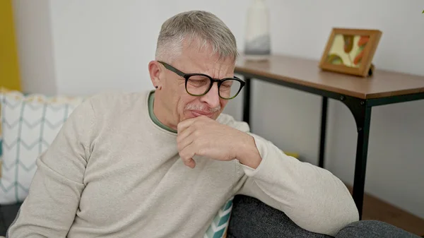 Middle Age Grey Haired Man Stressed Sitting Sofa Crying Home — ストック写真