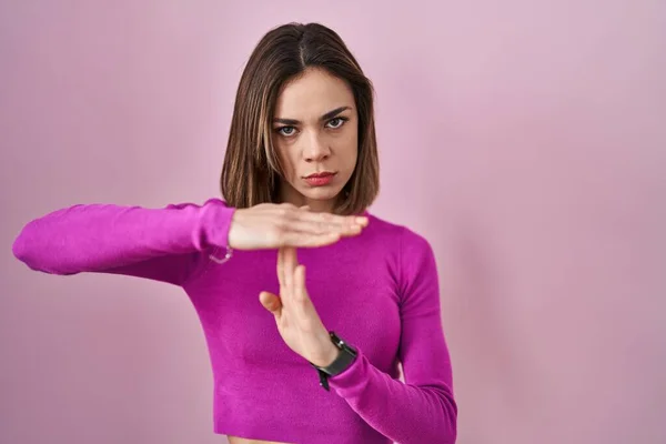 Hispanic Woman Standing Pink Background Doing Time Out Gesture Hands — Photo