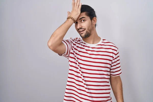 Hispanic Man Long Hair Standing Isolated Background Surprised Hand Head — Stock Photo, Image