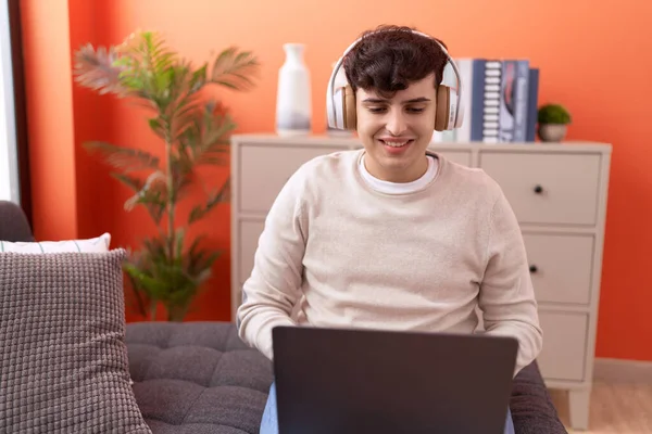 Non Binary Man Using Laptop Headphones Sitting Sofa Home — Photo