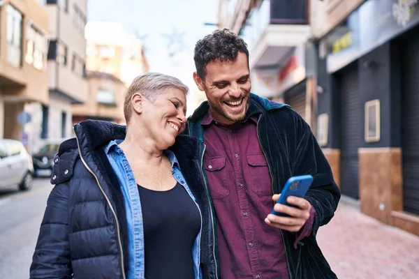 Mother Son Smiling Confident Using Smartphone Street — ストック写真