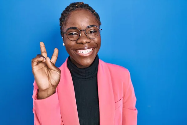 Beautiful Black Woman Standing Blue Background Showing Pointing Fingers Number — Photo